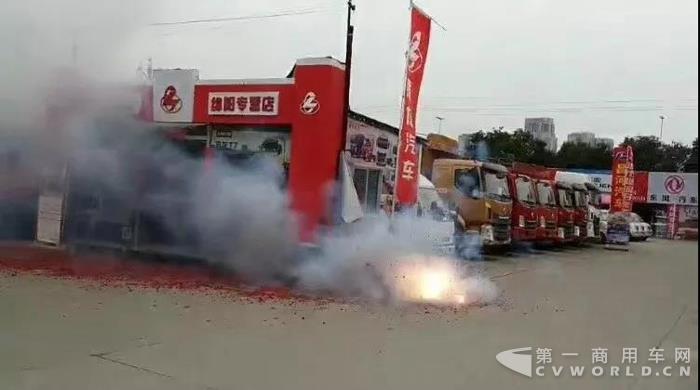 乘龍汽車早開工，祝大家狗年大發(fā)！3.jpg